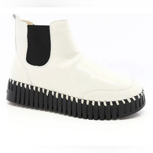 ILSE JACOBSEN Cream/Black Gloss Patent Chunky Boots Size 9